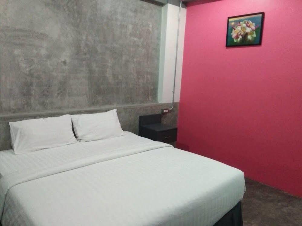 Pornsiri Hotel Sisaket Exterior foto